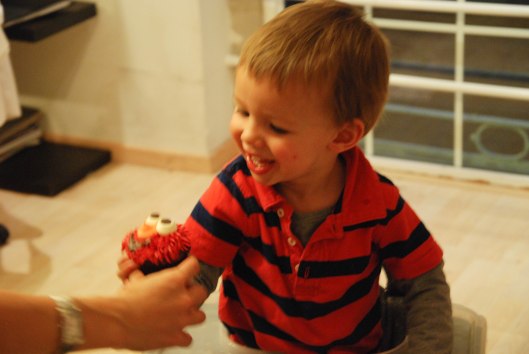 2013 07 26 Elmo Cupcakes-2